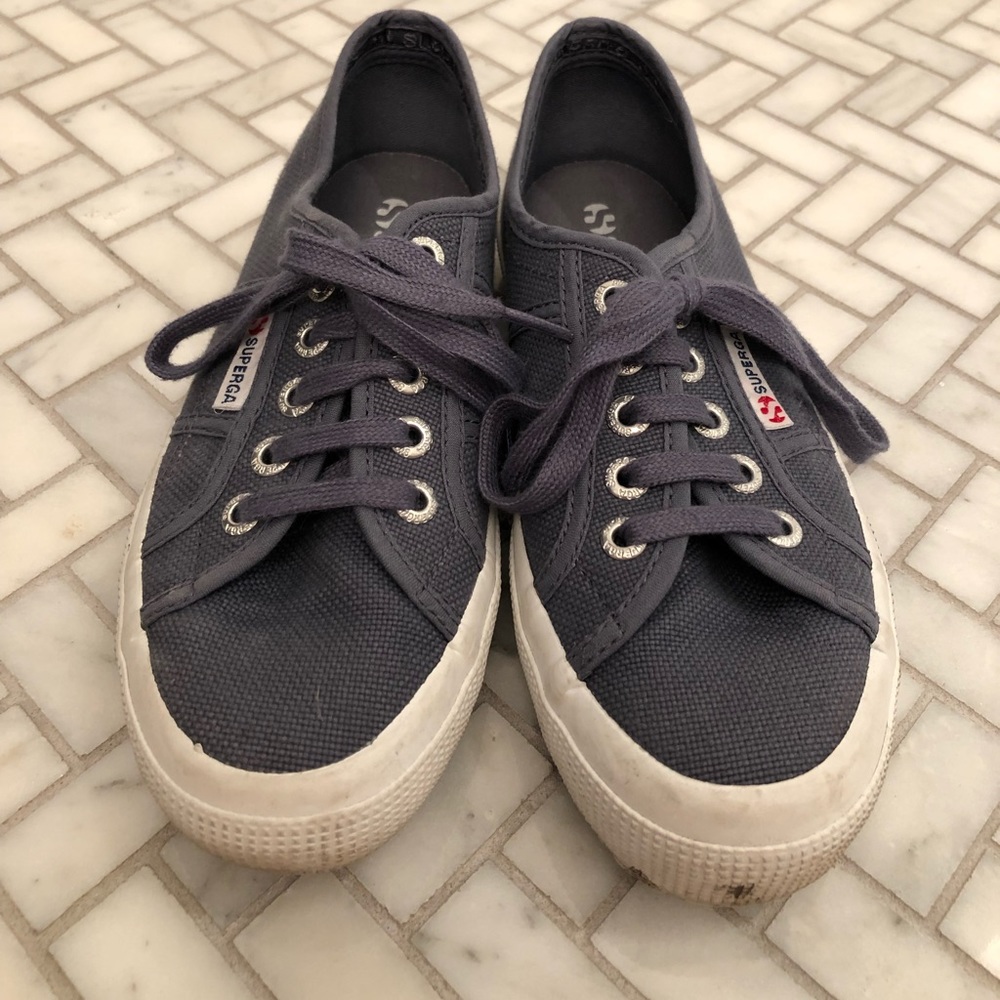 Blue supergas